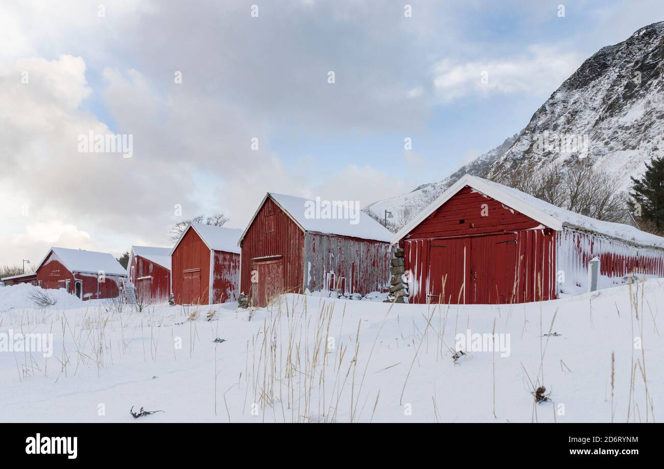 Traditional Rorbu Traditional rorbu hut house on the lofoten islands hi-res stock ...