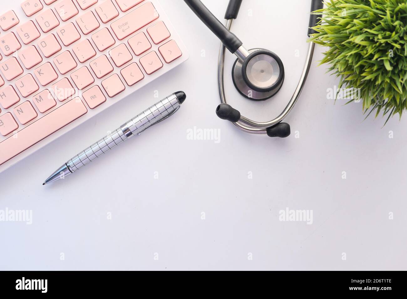 high angle view of pen , keyboard and stethoscope on clinic desk Stock ...