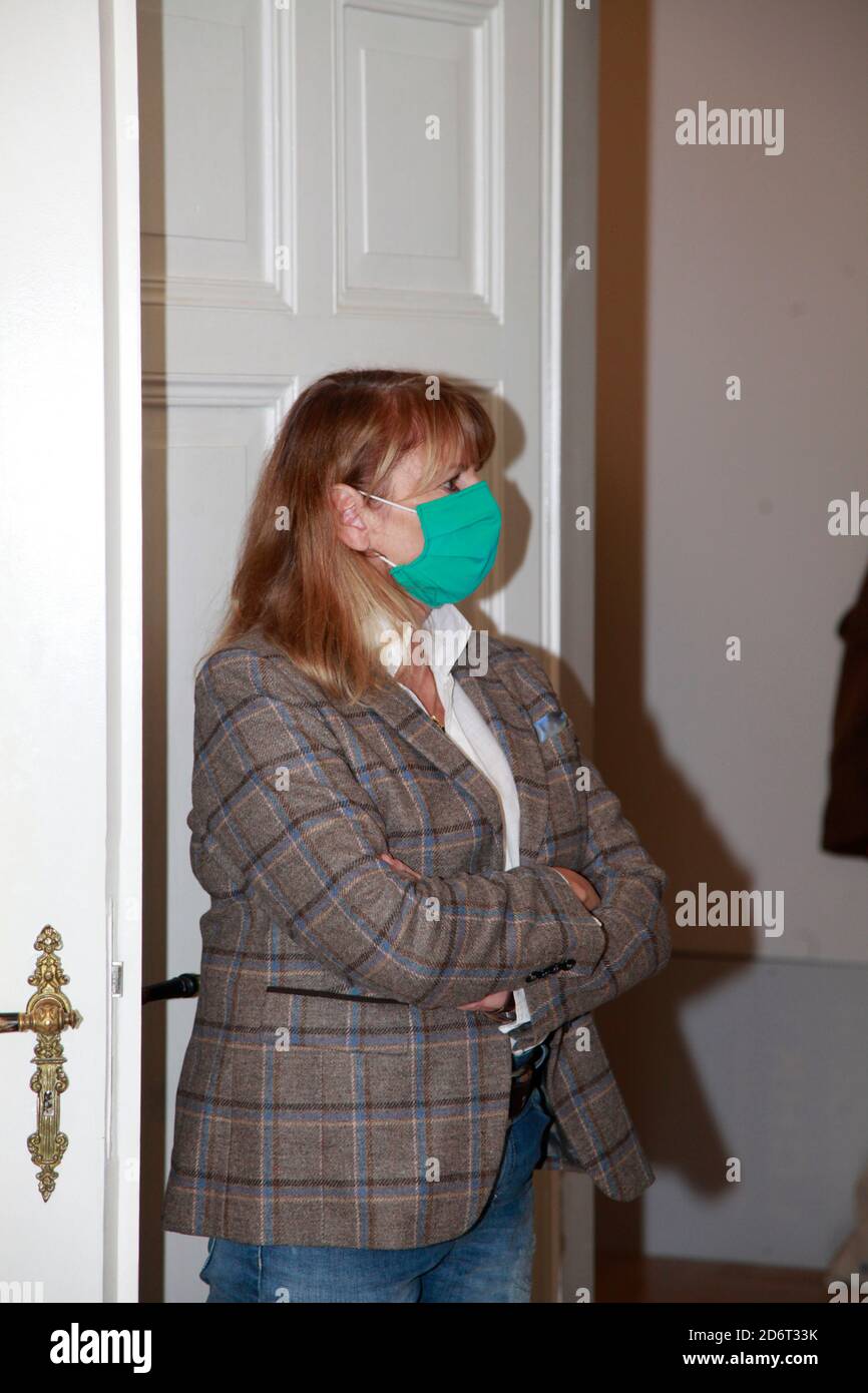 Gesundheitsministerin Köpping appelliert an Bürgerinnen und Bürger: Die Entwicklung der Coronavirus-Infektionszahlen hat in den vergangenen Tagen an D Stock Photo