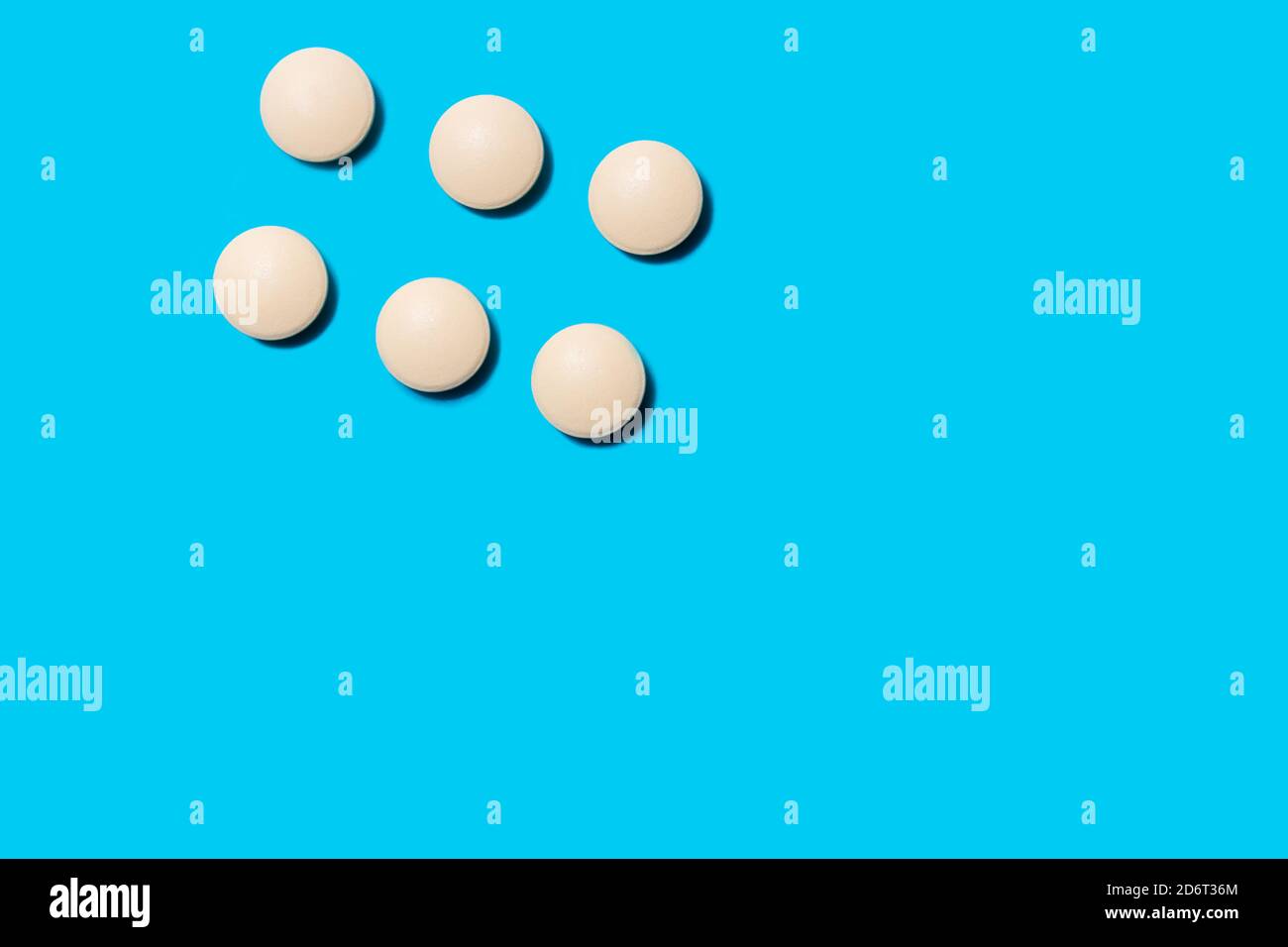 Six Rounds Tablets Round effervescent tablets hi-res stock photography and images - Alamy