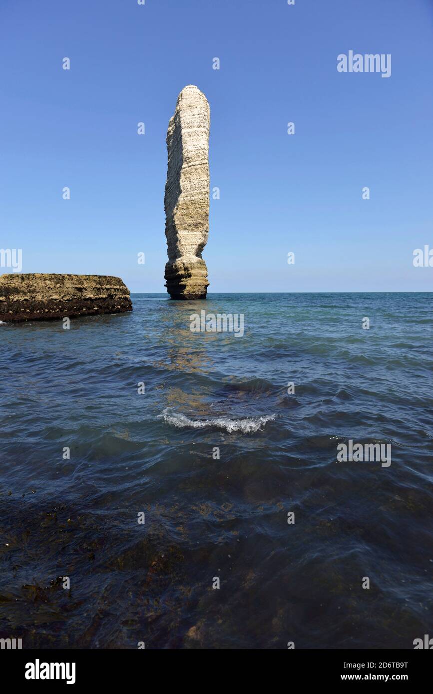 Sea stack “Aiguille de Belval” along the 'Cote d'Albatre' coastal area (Normandy, northern France) Stock Photo