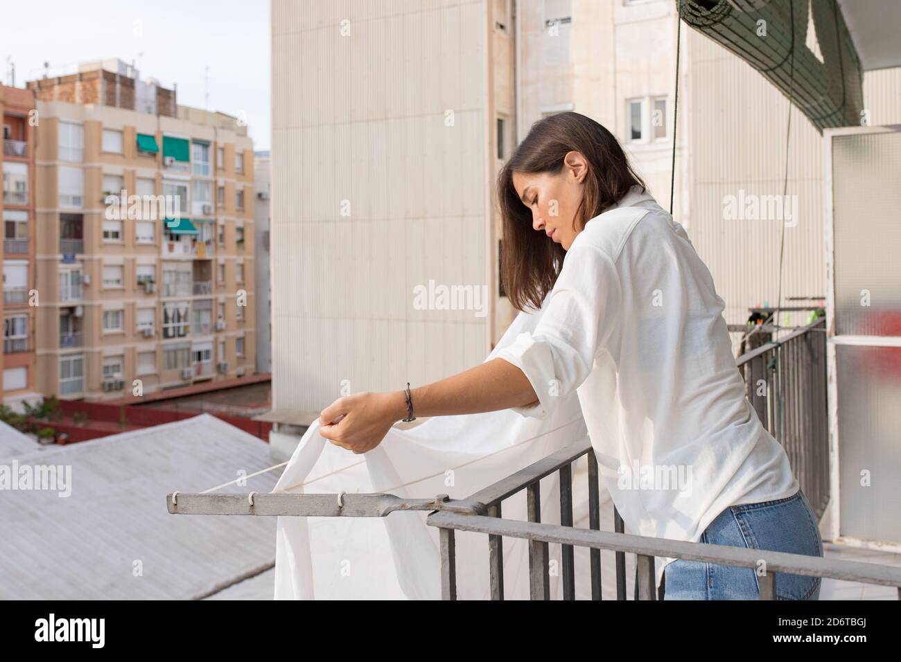 Apartment balcony clothesline 2025