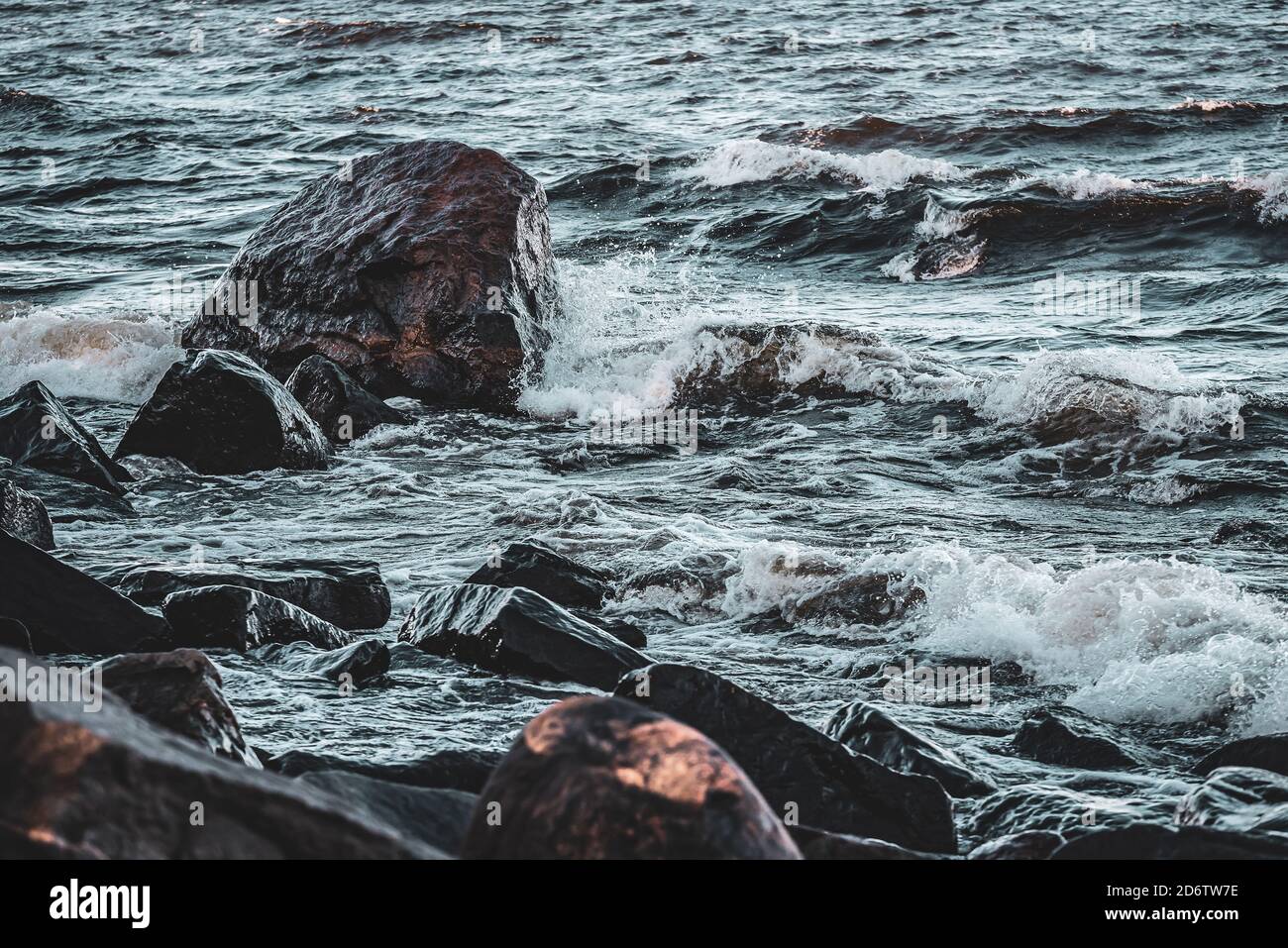 Dark sea waves hi-res stock photography and images - Alamy