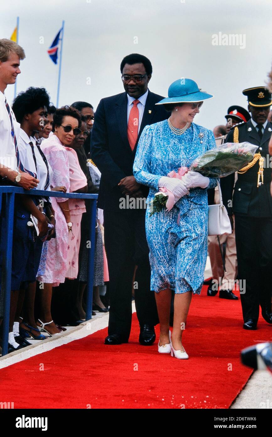 Queen Elizabeth II visit to Queen's College to officiate at a stone ...