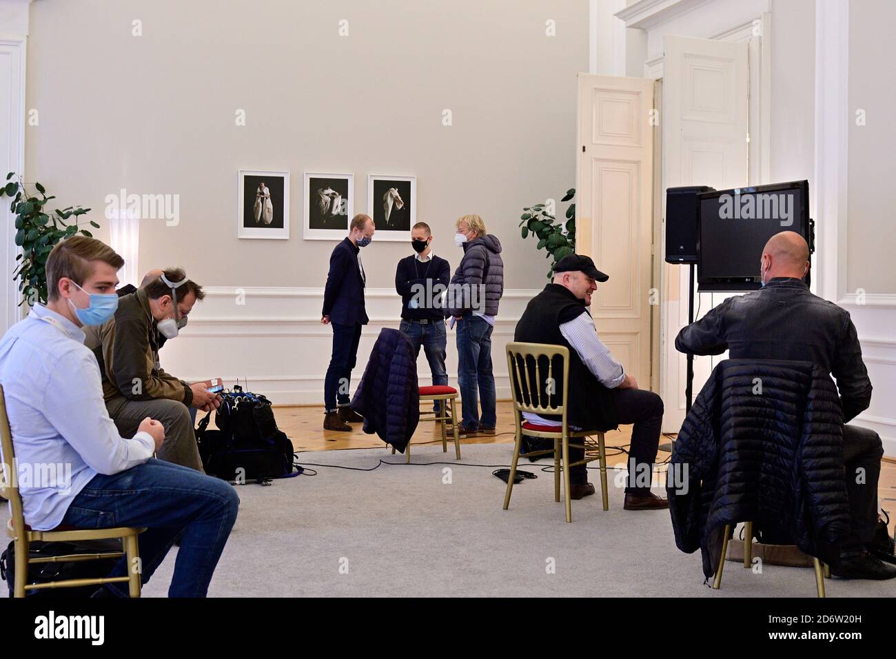 Vienna, Austria. 19th Oct, 2020. Press conference of the austrian government. Media people in the Federal Chancellery Stock Photo