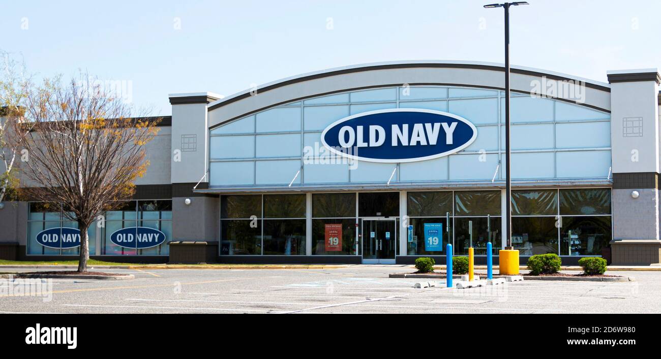 Bay Shore, New York, USA - 25 April 2020: An empty parking lot in front of a closed Old Navy store due to the cdc shutdown orders during the coronavirus Stock Photo