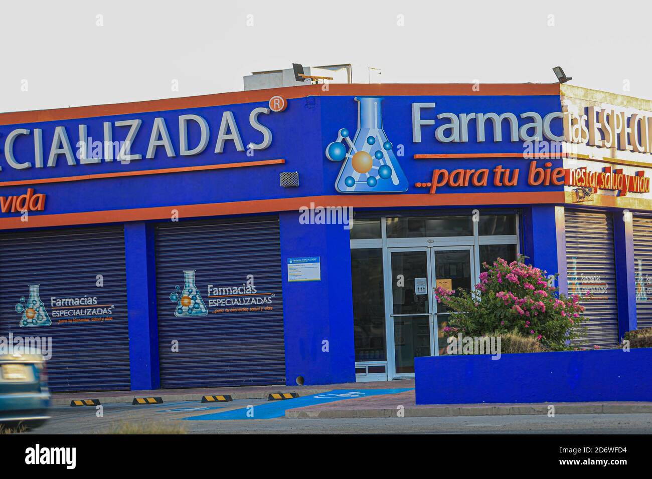 Facade of Specialized pharmacies in Hermosillo. Fachada de farmacias