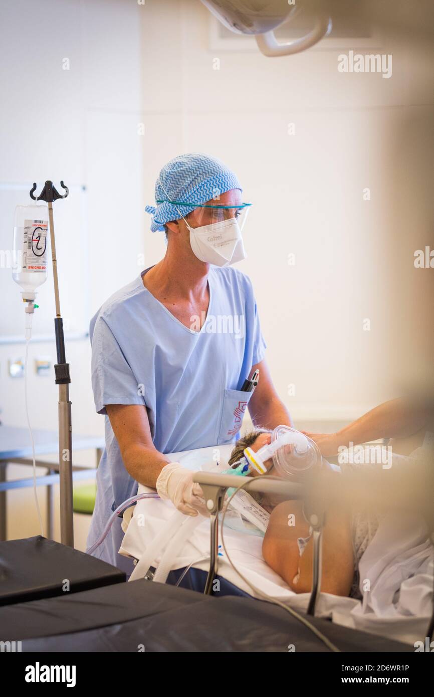 Resumption of activity in the multipurpose ambulatory surgery unit with monitoring of COVID health security protocols, Bordeaux hospital, may 2020 Stock Photo