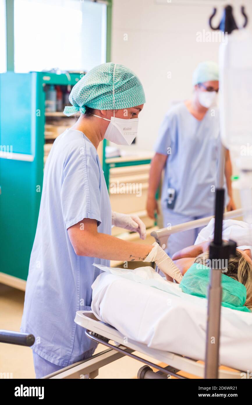 Resumption of activity in the multipurpose ambulatory surgery unit with monitoring of COVID health security protocols, Bordeaux hospital, may 2020 Stock Photo