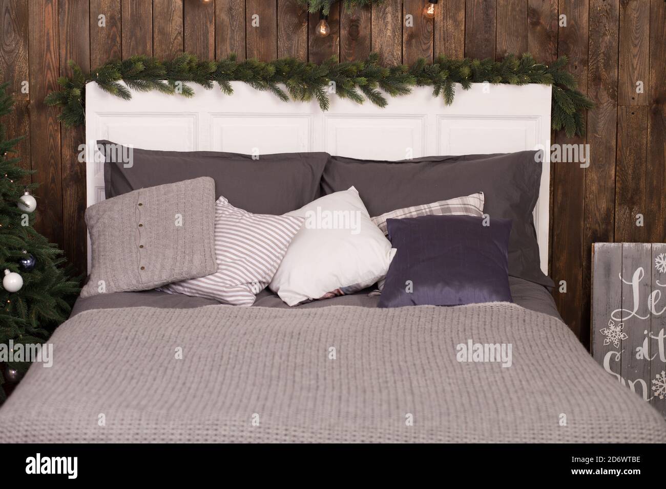https://c8.alamy.com/comp/2D6WTBE/cozy-christmas-home-interior-new-year-decorated-bedroom-2D6WTBE.jpg