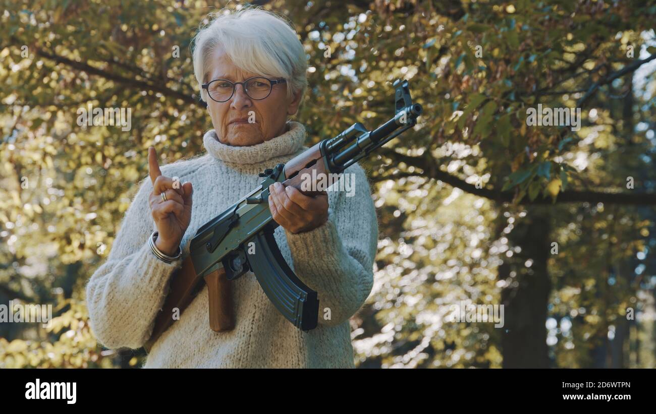 Woman With Gun Old High Resolution Stock Photography and Images Alamy