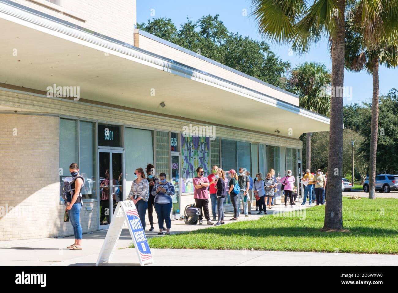 New Orleans, Louisiana/USA - 10/17/2020: Line of People waiting to Vote at Lake Vista Polling Place Stock Photo