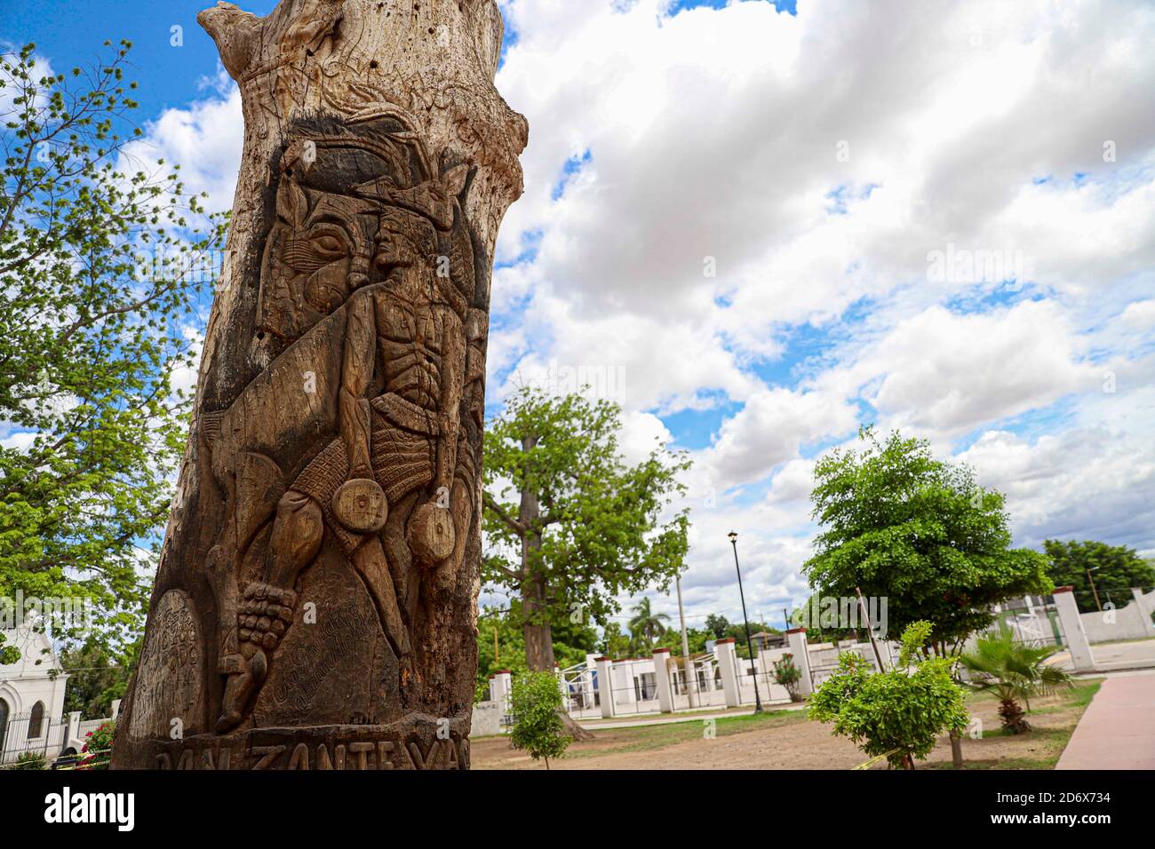 Danzante Yaqui, deer figure or dance of the deer carved on wood in a dry tree trunk in the town of Cocorit, Sonora, Mexico. Yaqui people in Cajeme, Mexico. (Photo by Luis Gutierrez / Norte Photo) Danzante Yaqui, figura de venado o danza del venado tallado sobre la madera en un tronco de arbol seco en el pueblo de Cocorit, Sonora , Mexico. Pueblo Yaqui en Cajeme, Mexico (Photo by Luis Gutierrez/Norte Photo) Stock Photo