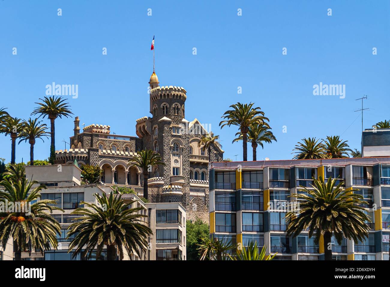 Campo restante yo Vina Del Mar, Chile - December 8, 2008: Closeup of dark stone with beige  trim Wulff Castle under blue sky towering over luxury apartment building.  Gre Stock Photo - Alamy