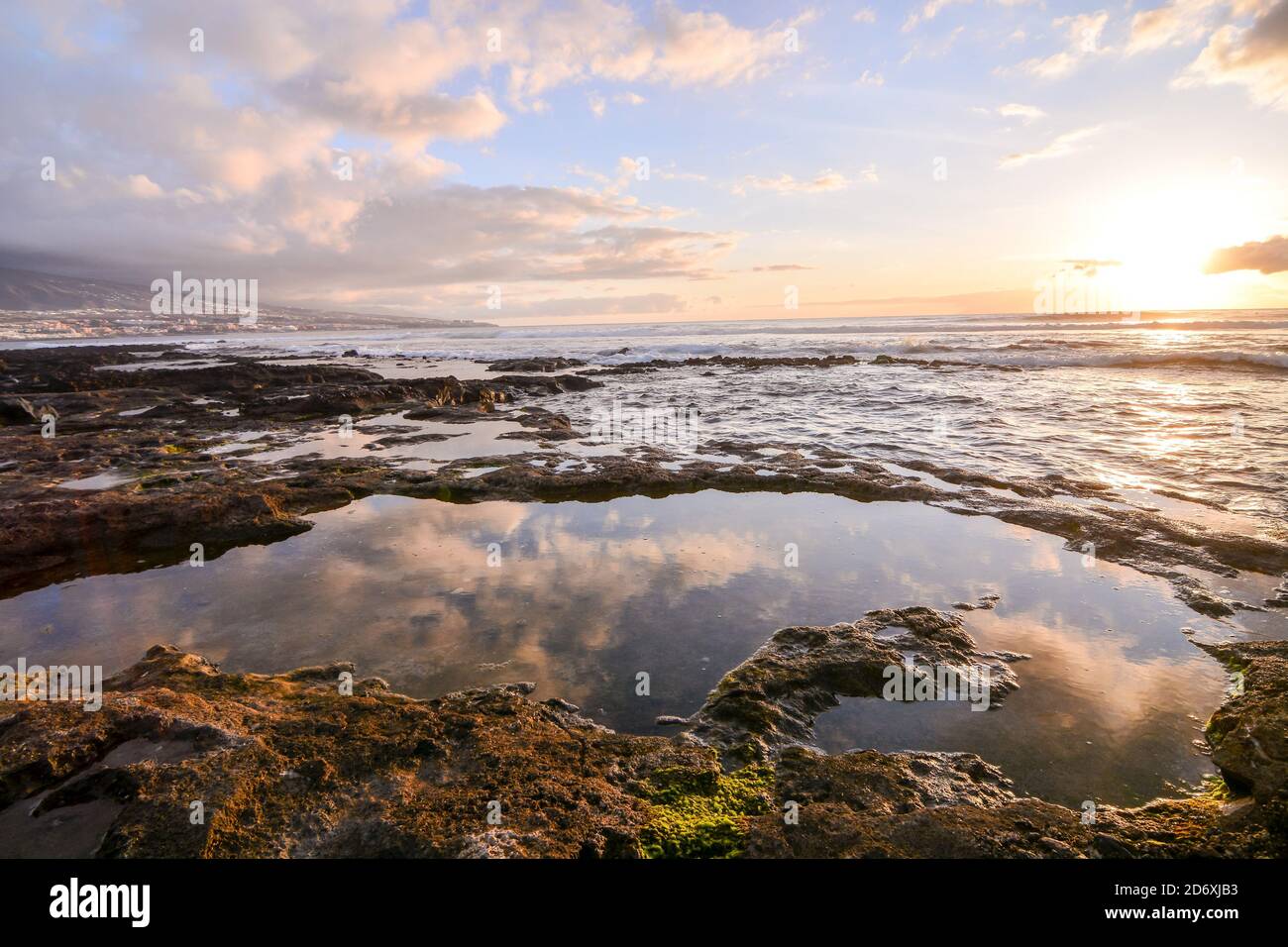 Sea Setting Example The Sun Setting in the Sea Stock Photo - Alamy