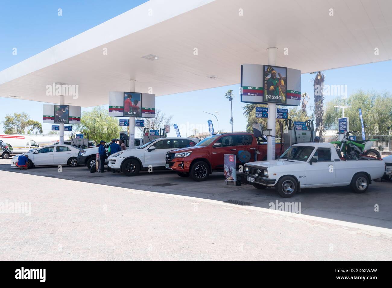cars, vehicles at a petrol station filling up during the Summer holiday season in South Africa Stock Photo