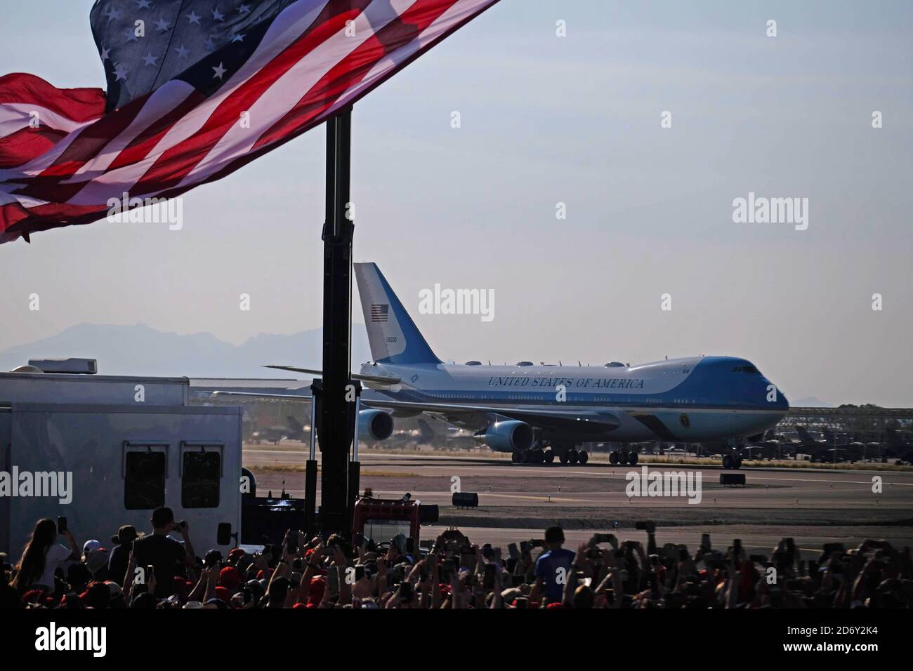 Tucson, Arizona, USA. 19th Oct, 2020. President Donald Trump holds campaign rally at the Tucson airport two weeks before the 2020 election. Air Force One landing. Credit: Christopher Brown/ZUMA Wire/Alamy Live News Stock Photo