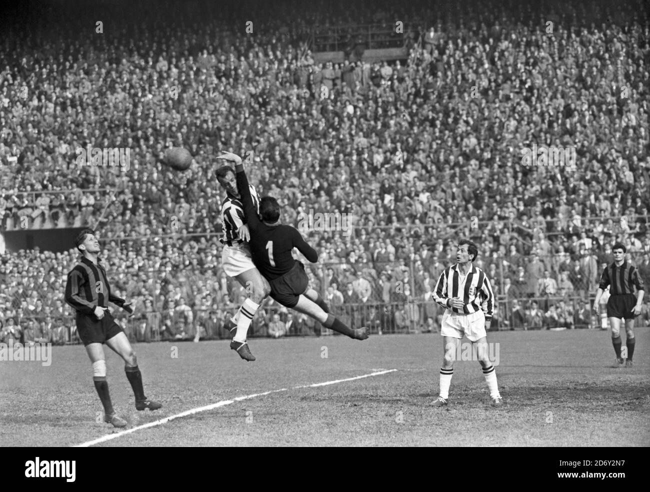 Juan Alberto Schiaffino, John Charles, Narciso Soldan and Ermes Muccinelli  during the match A.C. Milan - Juventus F.C. (Milan, 1959) --- Milano,  29/03/1959. Campionato di calcio Serie A 1958 / 1959. Partita