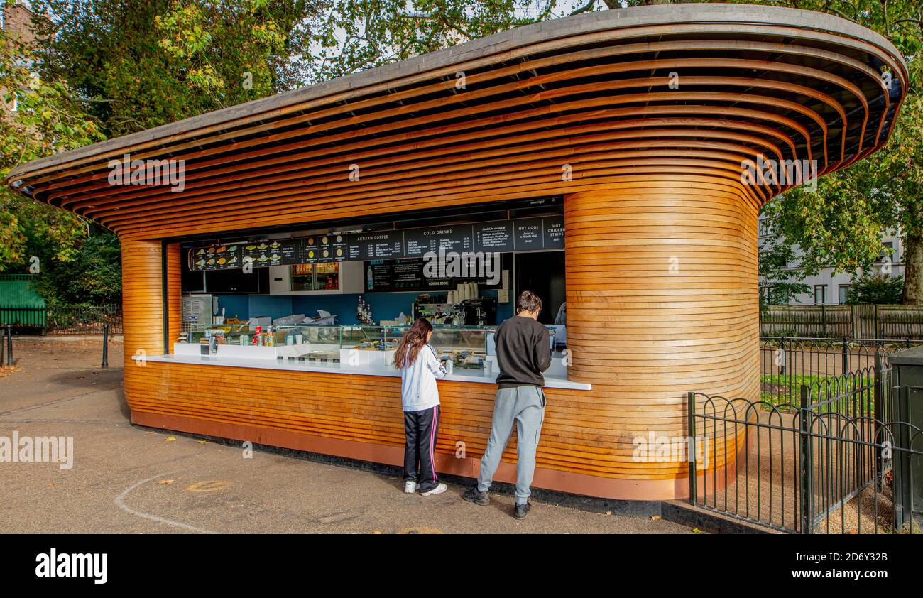 Refreshment kiosk in the Green Park, London; designed by Tom Raffield in curved 'steam-bent' cladding. Designed for cafe brand Colicci by Mizzi Studio Stock Photo