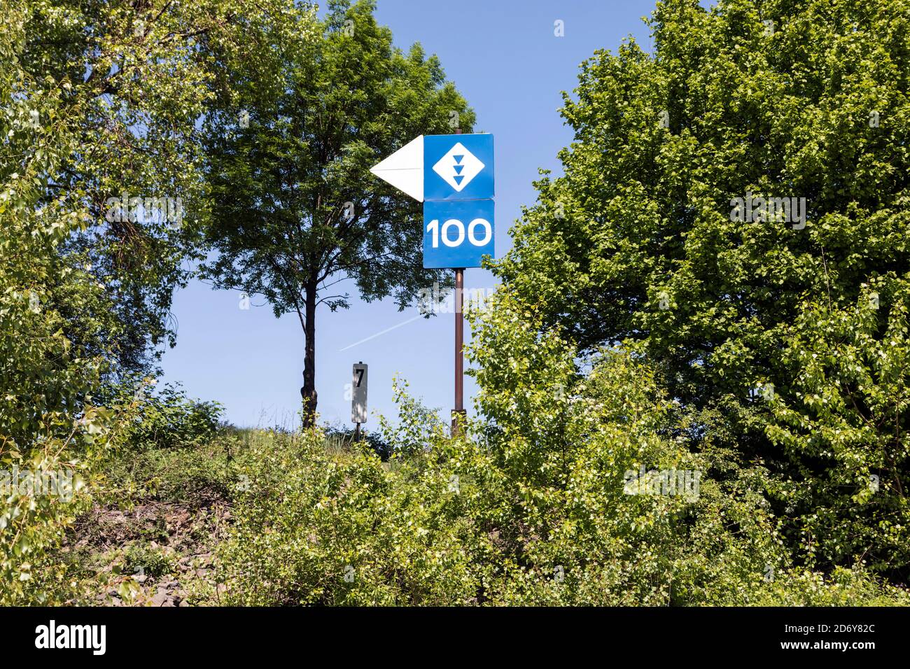 Inland waterway sign: Berths for a pusher vessel - on the dike on the Rhine in Duisburg-Friemersheim Stock Photo