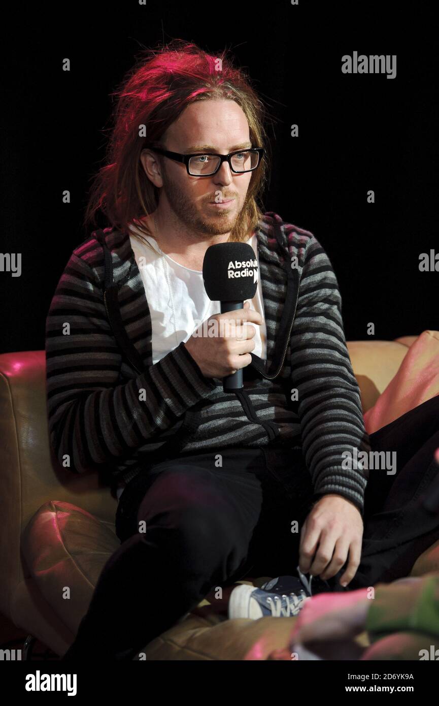 Tim Minchin is interviewed and performs songs on the Geoff Lloyd Hometime  Show, at Absolute Radio in central London Stock Photo - Alamy
