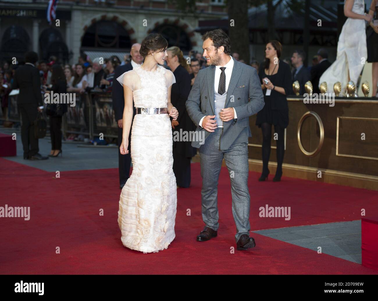 Keira Knightley And Jude Law Attending The Premiere Of Anna Karenina At The Odeon Cinema In Leicester Square London Stock Photo Alamy