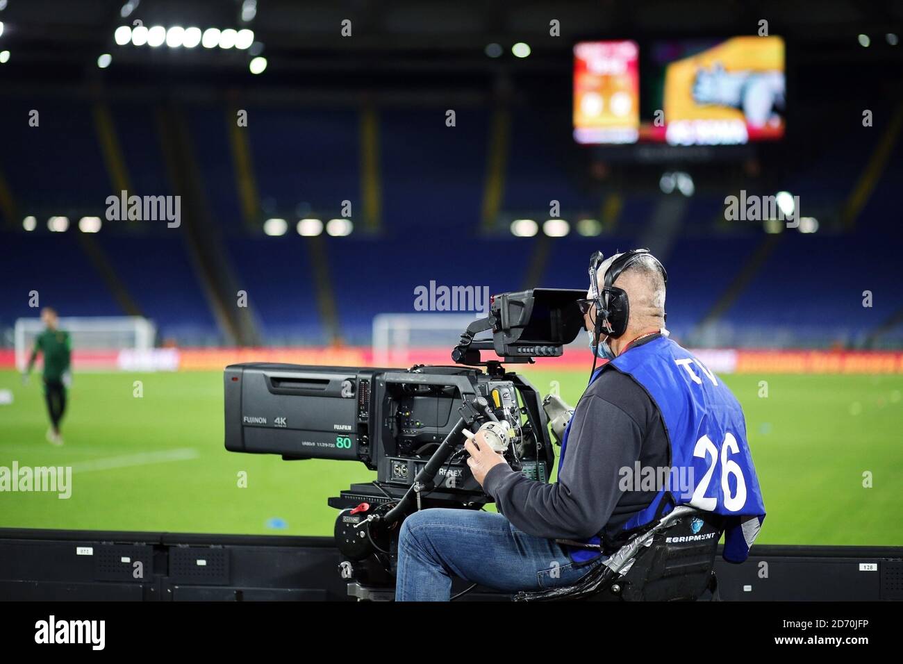 TV camera operator during the Italian championship Serie A football match  between AS Roma and Benevento Calcio on October 18, 2020 at Stadio Olimpic  C Stock Photo - Alamy