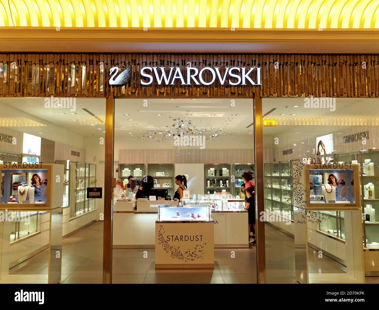 ROME, ITALY - JUNE 18, 2015. Swarovski Store in Rome, Italy with people who  are shopping Stock Photo - Alamy