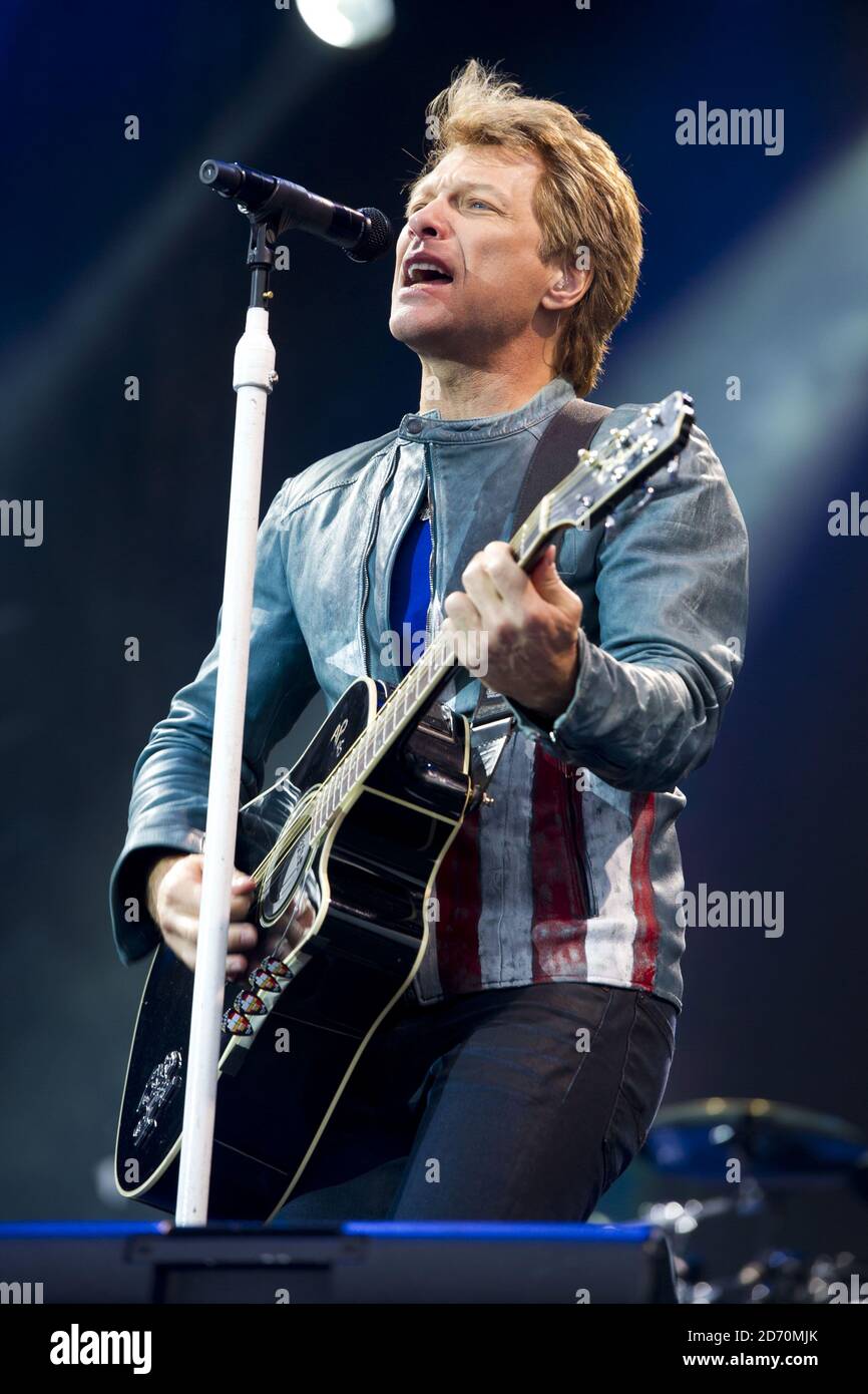 Jon Bon Jovi Performing During The Isle Of Wight Festival, In Seaclose 