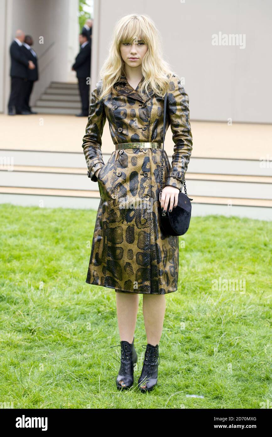 Burberry trench coat 1980s hi-res stock photography and images - Alamy