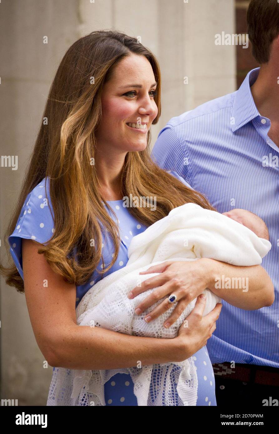 The Duchess of Cambridge, Kate and her newborn son pictured outside the(01)