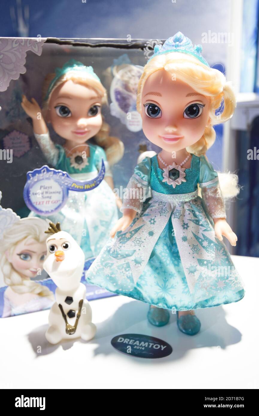 Bonecas Frozen II Sing original Disney Store<br>Exatamente como na foto  ainda<br>Funcionando - Hobbies e coleções - Parque das Nações, Santo André  1254443402