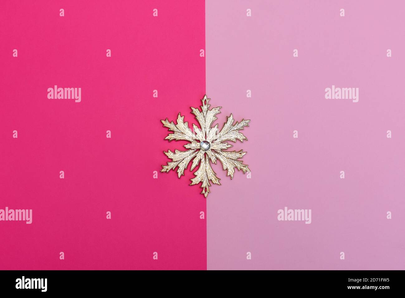 Pink snowflake background hi-res stock photography and images - Alamy