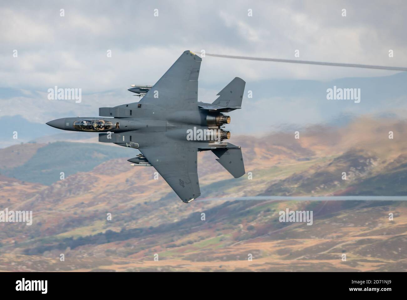 Mach loop F15 Eagle Stock Photo - Alamy