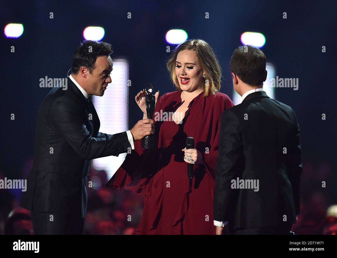 Adele Collects The Global Success Award From Ant And Dec On Stage ...