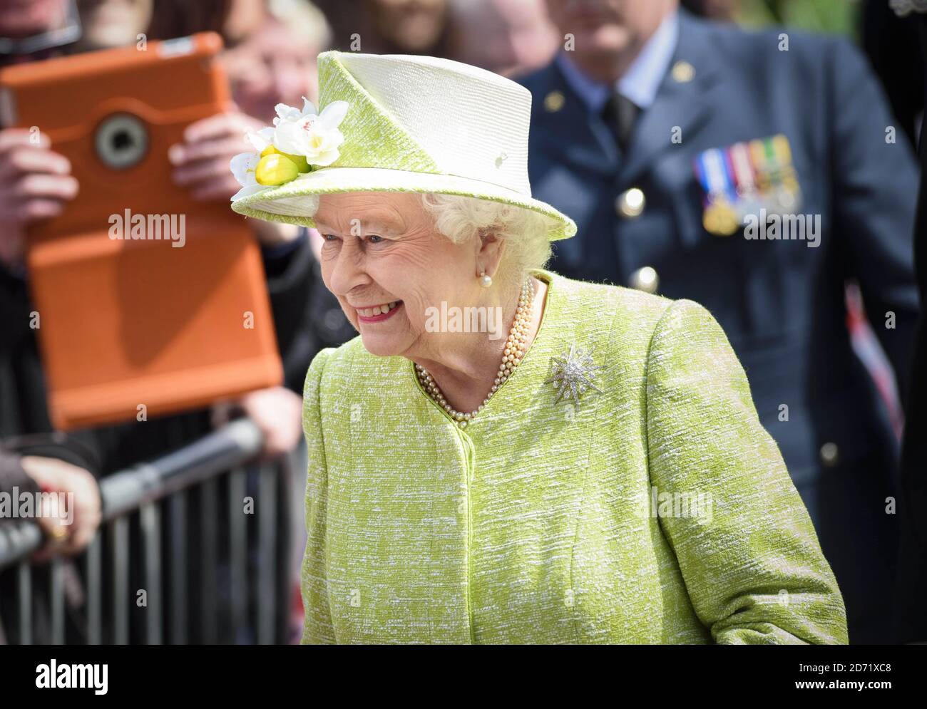Queen Elizabeth II greets crowds outside Windsor Castle in Berkshire as she celebrates her 90th birthday.    Photo credit should read: Matt Crossick/ EMPICS Entertainment Stock Photo