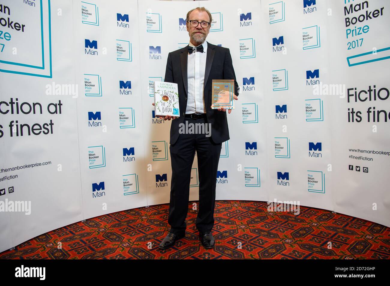 George Saunders pictured after he wins the Man Booker Prize for his novel Lincoln In The Bardo, at the Guildhall in London. Picture date: Tuesday October 17th, 2017. Photo credit should read: Matt Crossick/ EMPICS Entertainment. Stock Photo