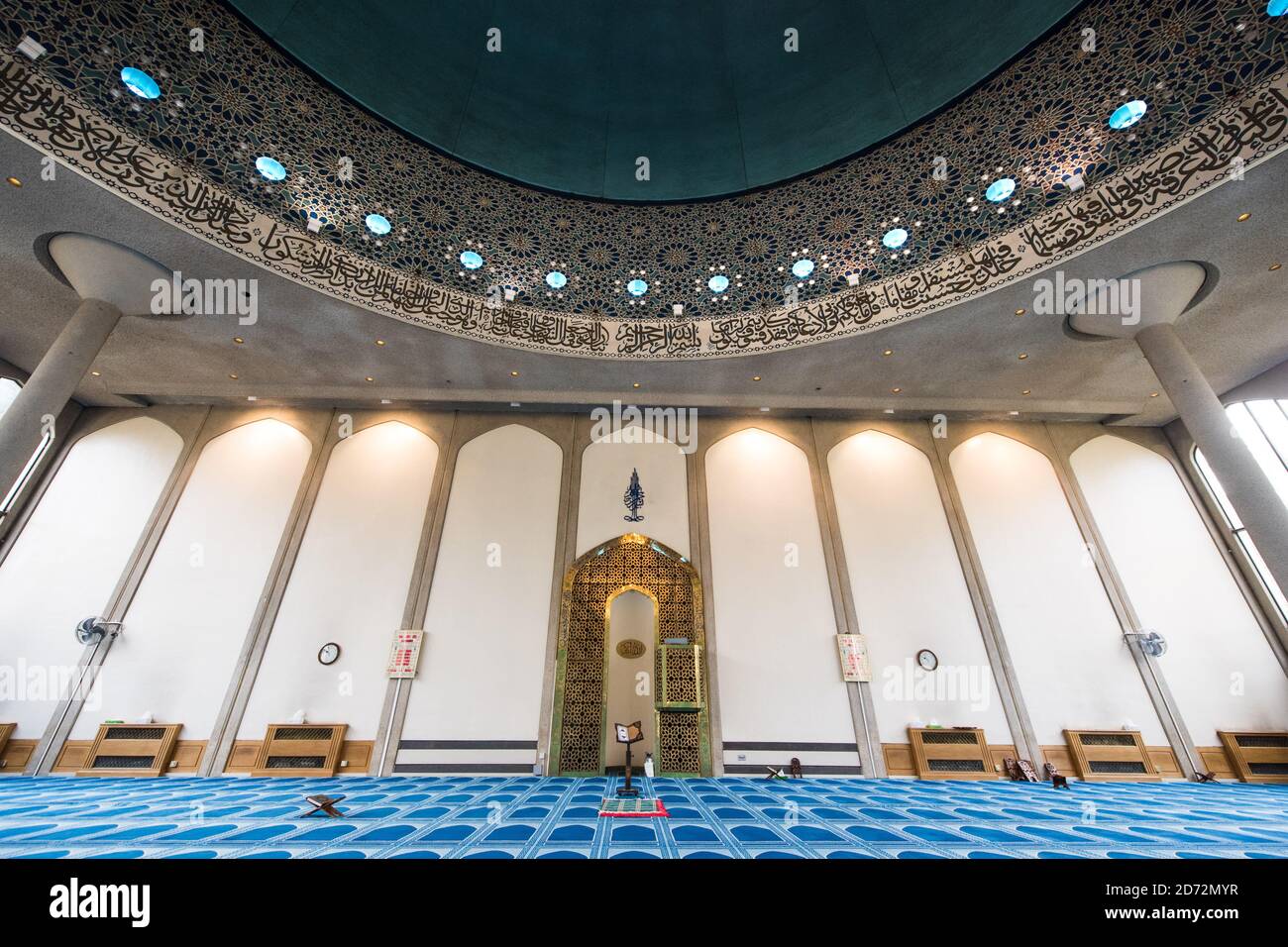 Inside prayer hall london central mosque hi-res stock photography and ...