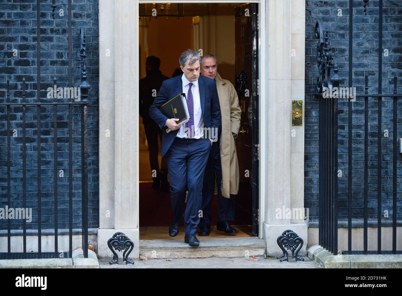 Chief Whip Julian Smith (left) and Attorney General Geoffrey Cox leaving number ten Downing Street, London, after a Cabinet meeting. Picture date: Tuesday November 13th, 2018. Photo credit should read: Matt Crossick/ EMPICS Entertainment. Stock Photo