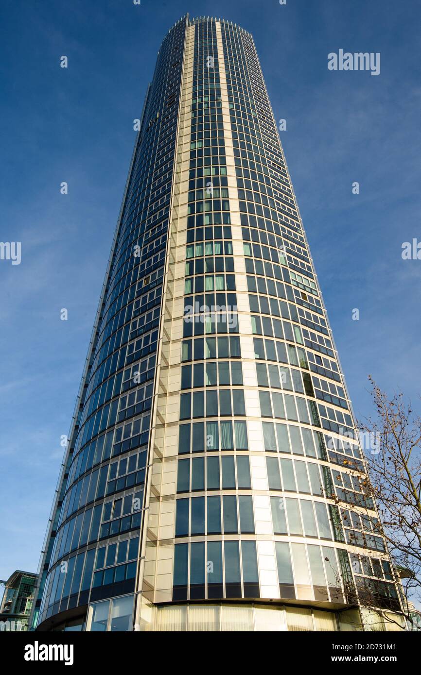 St George's Wharf Tower in Vauxhall, south London. A large number of luxury and ultra-luxury new-build apartments in London are failing to sell, as overseas investors invest less in UK property. Picture date: Wednesday November 14th, 2018. Photo credit should read: Matt Crossick/ EMPICS Entertainment. Stock Photo