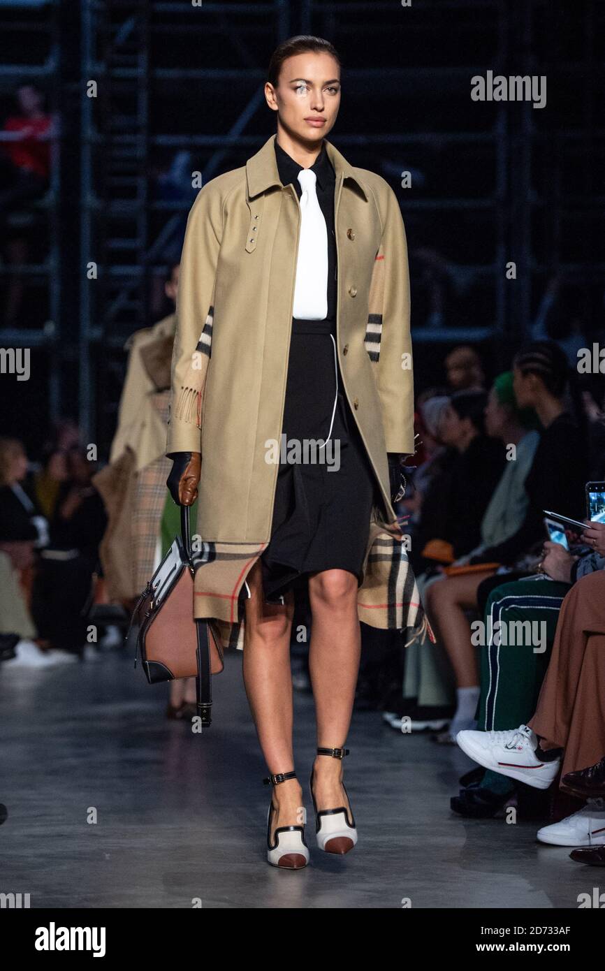 Sicilien Overleve Somatisk celle Irina Shayk on the catwalk during the Burberry fashion show, held at Tate  Modern, as part of London Fashion Week A/W 2019. Picture date: Sunday  February 17, 2018. Photo credit should read: