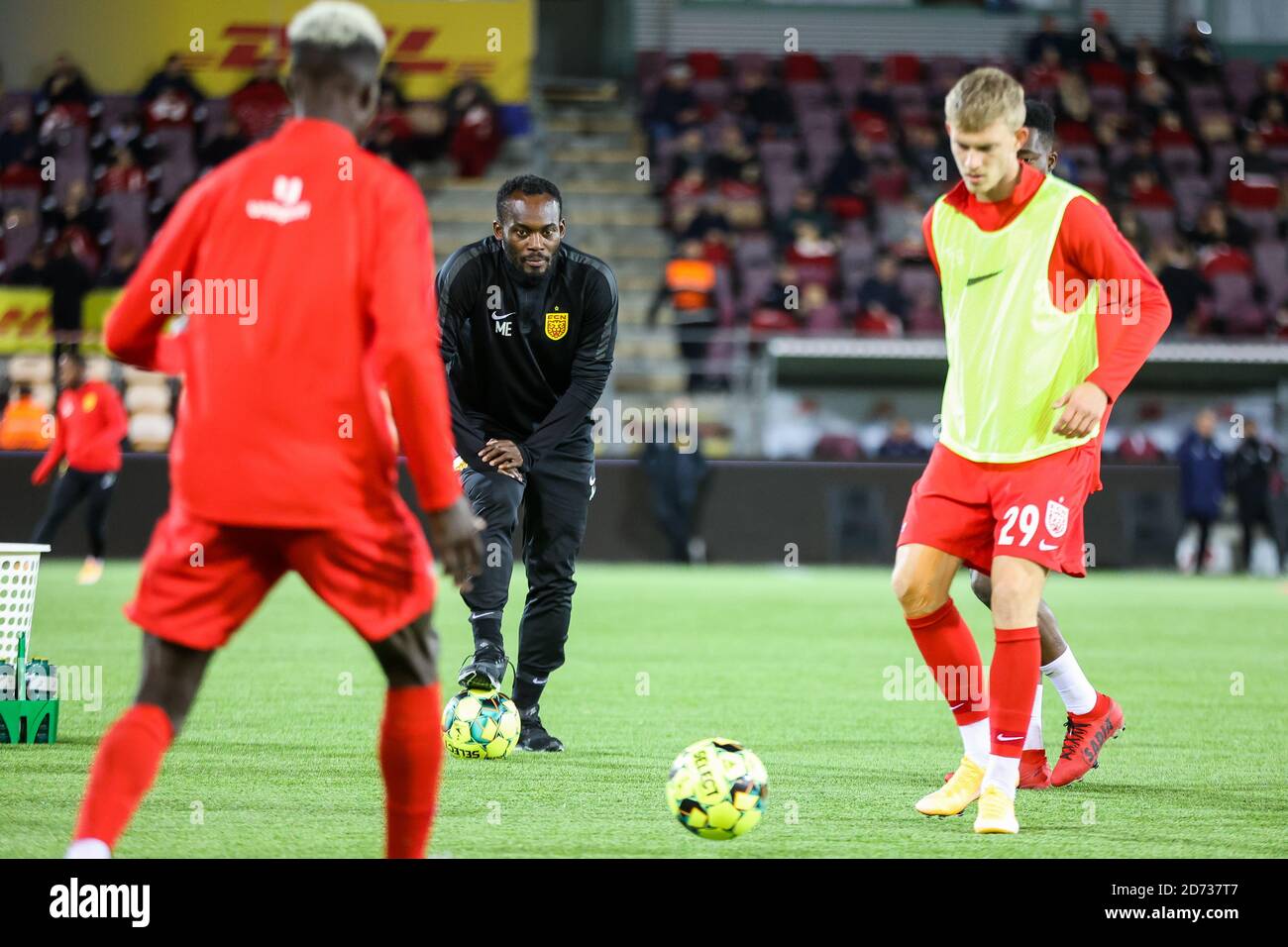 Farum, Denmark. 19th, October 2020. Michael Essien of FC Nordsjaelland is keeping an eye one the players during warmup before the 3F Superliga match between FC Nordsjaelland and Randers FC in Right to Dream Park in Farum. (Photo credit: Gonzales Photo - Dejan Obretkovic). Stock Photo
