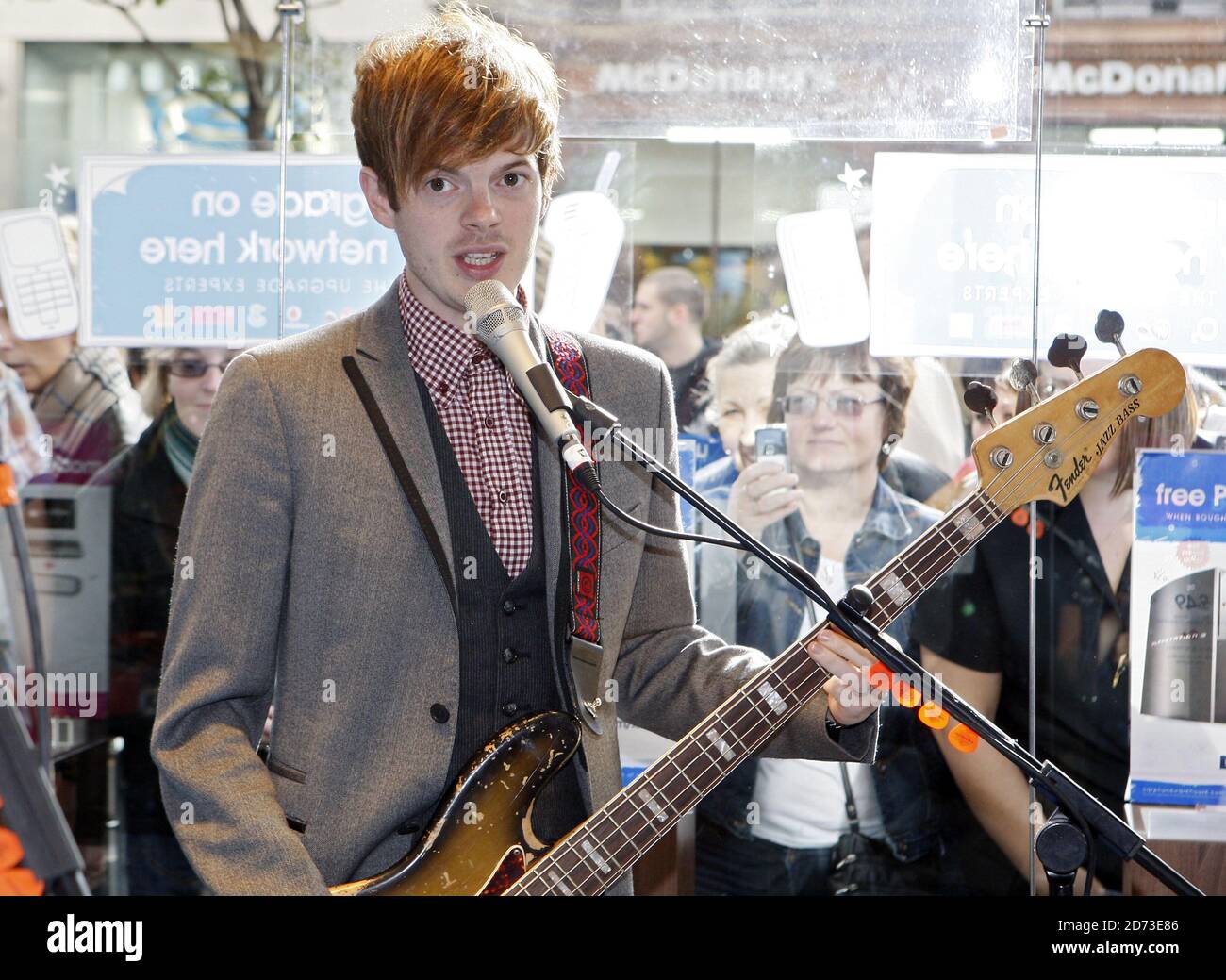Richard Jones of The Feeling performs live at the Carphone Warehouse on Oxford St in London, for the launch of the new Nokia Comes With Music service. Stock Photo
