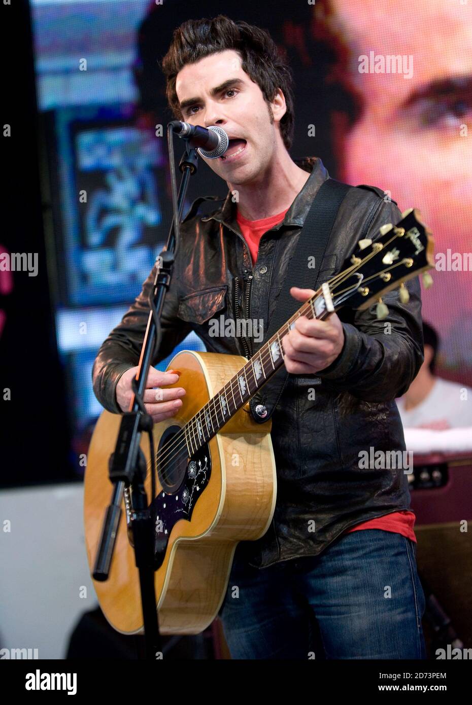 Kelly Jones Of The Stereophonics Performs Live At HMV On Oxford Street kelly-jones-of-the-stereophonics-performs-live-at-hmv-on-oxford-street