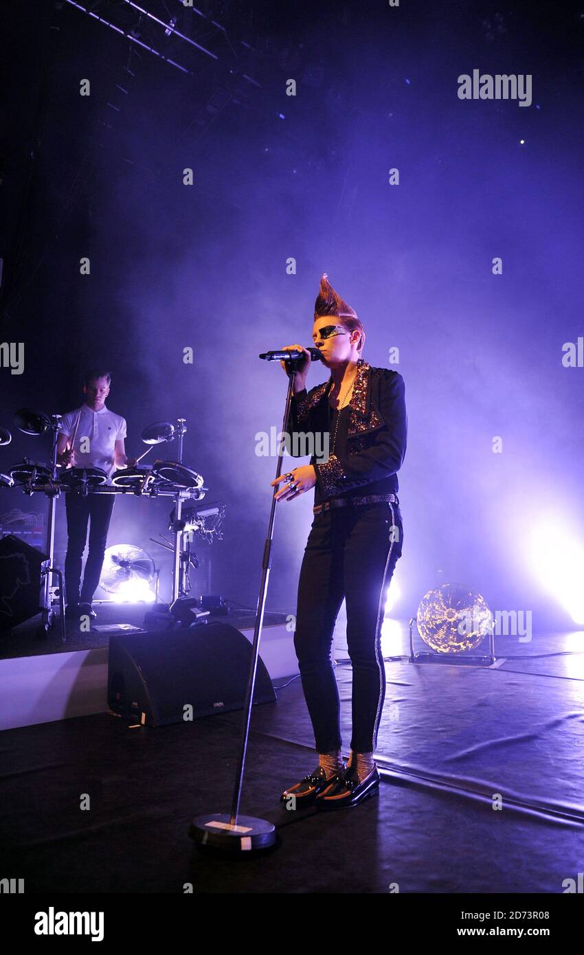 Elly Jackson of La Roux performs live at Shepherds Bush Empire in ...