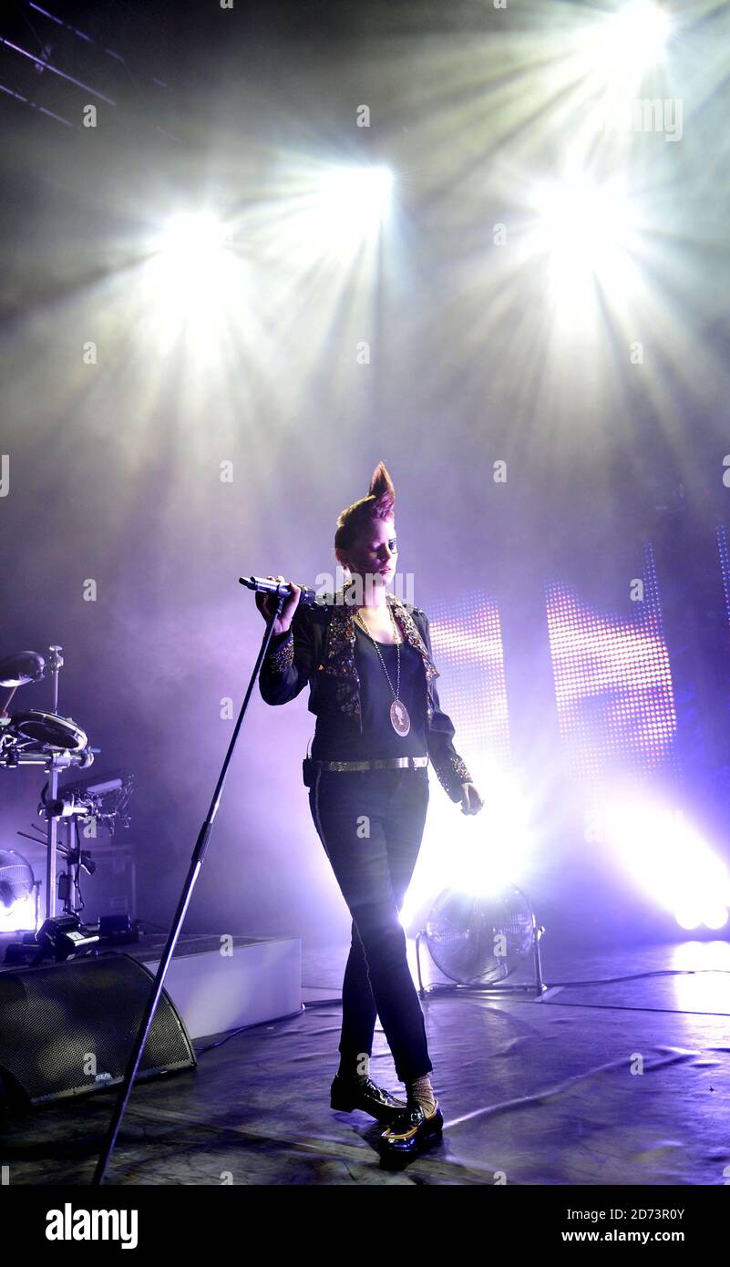 Elly Jackson of La Roux performs live at Shepherds Bush Empire in ...