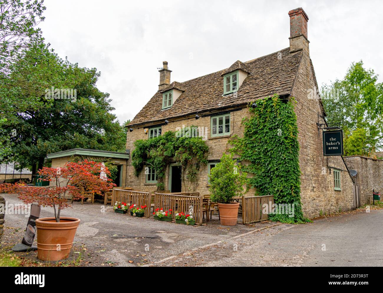 The Bakers Arms public house in Somerford Keynes in the Cotswolds Water Park, England, United kingdom Stock Photo