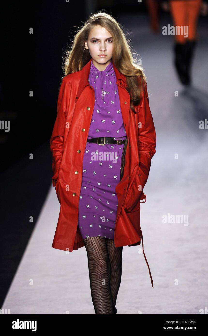 Se tilbage notifikation underviser A model on the catwalk at the Paul Smith fashion show as part of London  Fashion Week at Claridge's in central London Stock Photo - Alamy