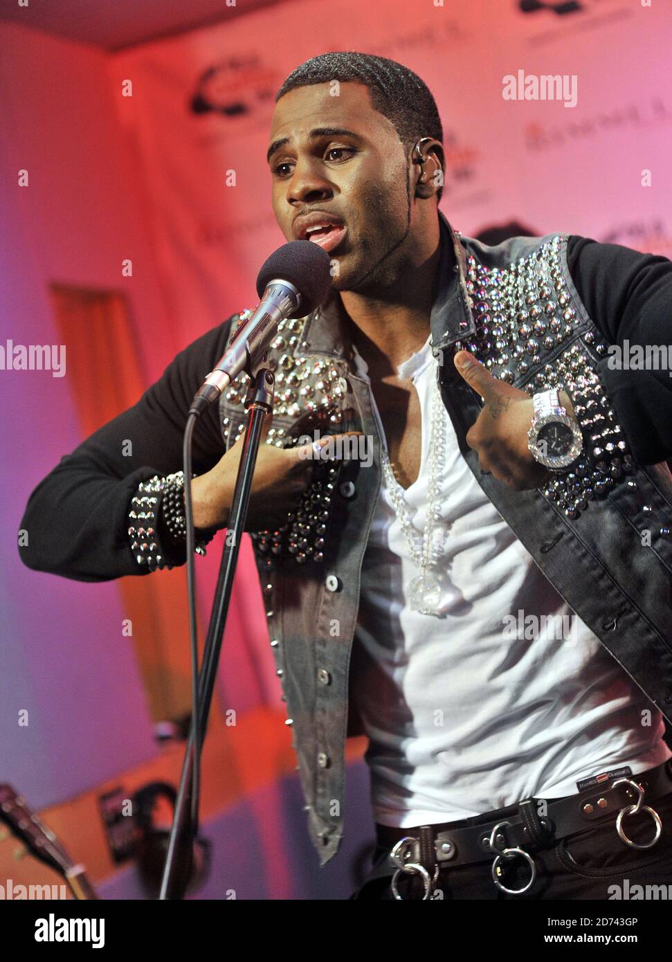 Jason Derulo performs during a live session for Capital FM, at the Global  Radio studios in central London Stock Photo - Alamy