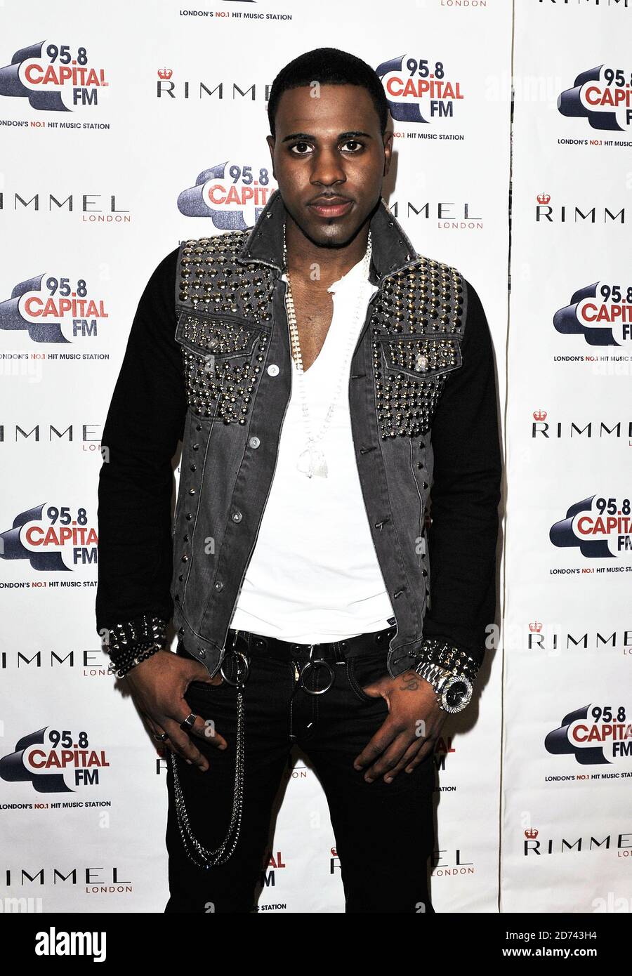 Jason Derulo poses for pictures during a live session for Capital FM, at  the Global Radio studios in central London Stock Photo - Alamy
